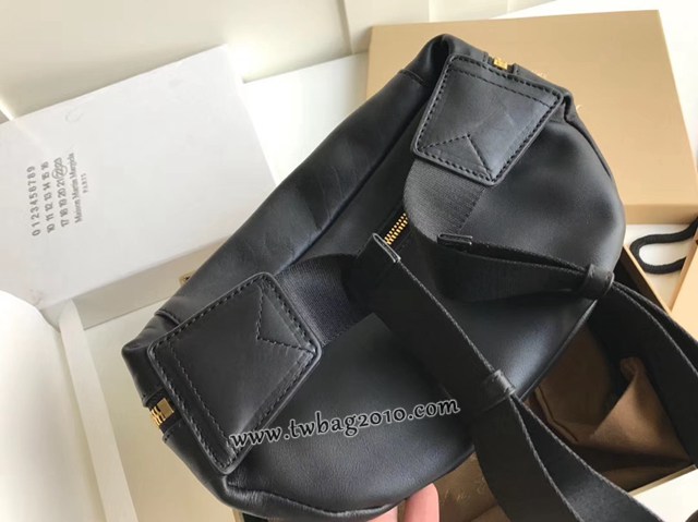 Burberry專門店新款斜挎男士腰包胸包 巴寶莉品牌徽章壓花黑色腰包 yxb1124